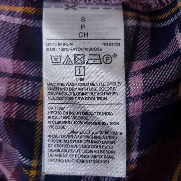 Old Navy The Classic Shirt Flannel Button Shirt Women's Small S Pink Black EUC - Picture 5 of 5